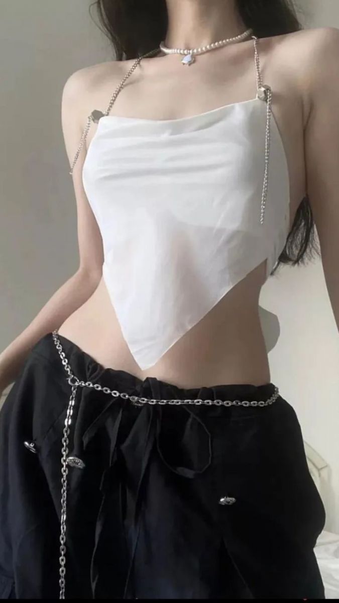Gái Trẻ Mặc Áo Trắng Mỏng Quan Đen Rộng Tạo Dáng Đẹp Trong Phòng Ngủ