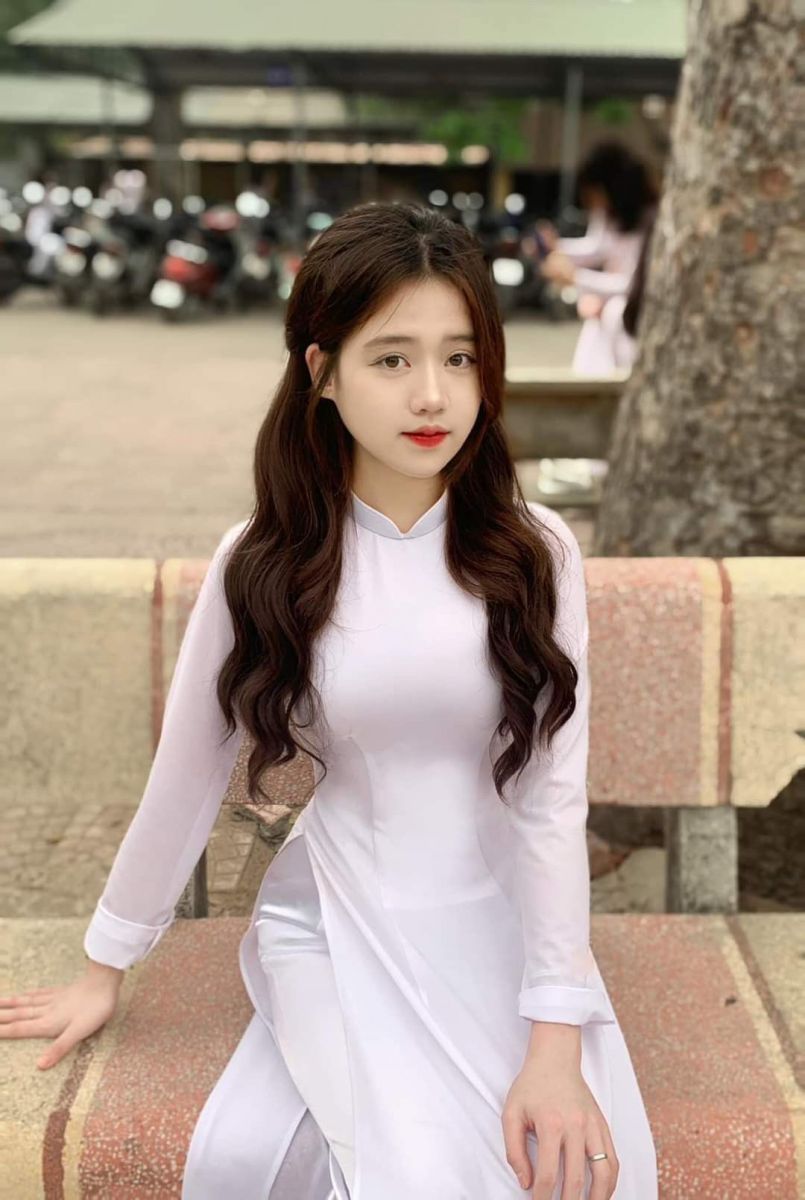 Gái Xinh Ngồi Tại Công Viên