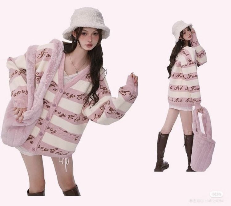 Ảnh gái mặc áo khoác sọc hồng trắng đáng yêu