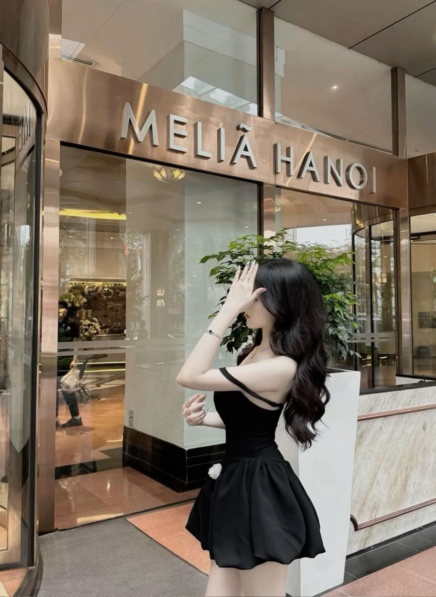Ảnh gái trẻ mặc đầm xòe tại khách sạn Melia Hanoi
