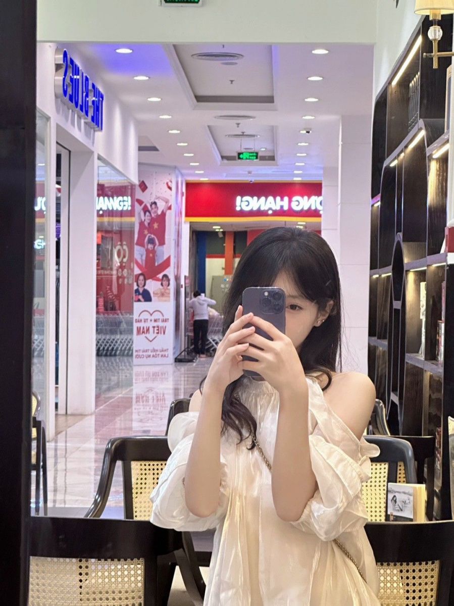 Áo Dài Trắng: Bộ Ảnh Gái Xinh Đẹp và Thanh Lịch
