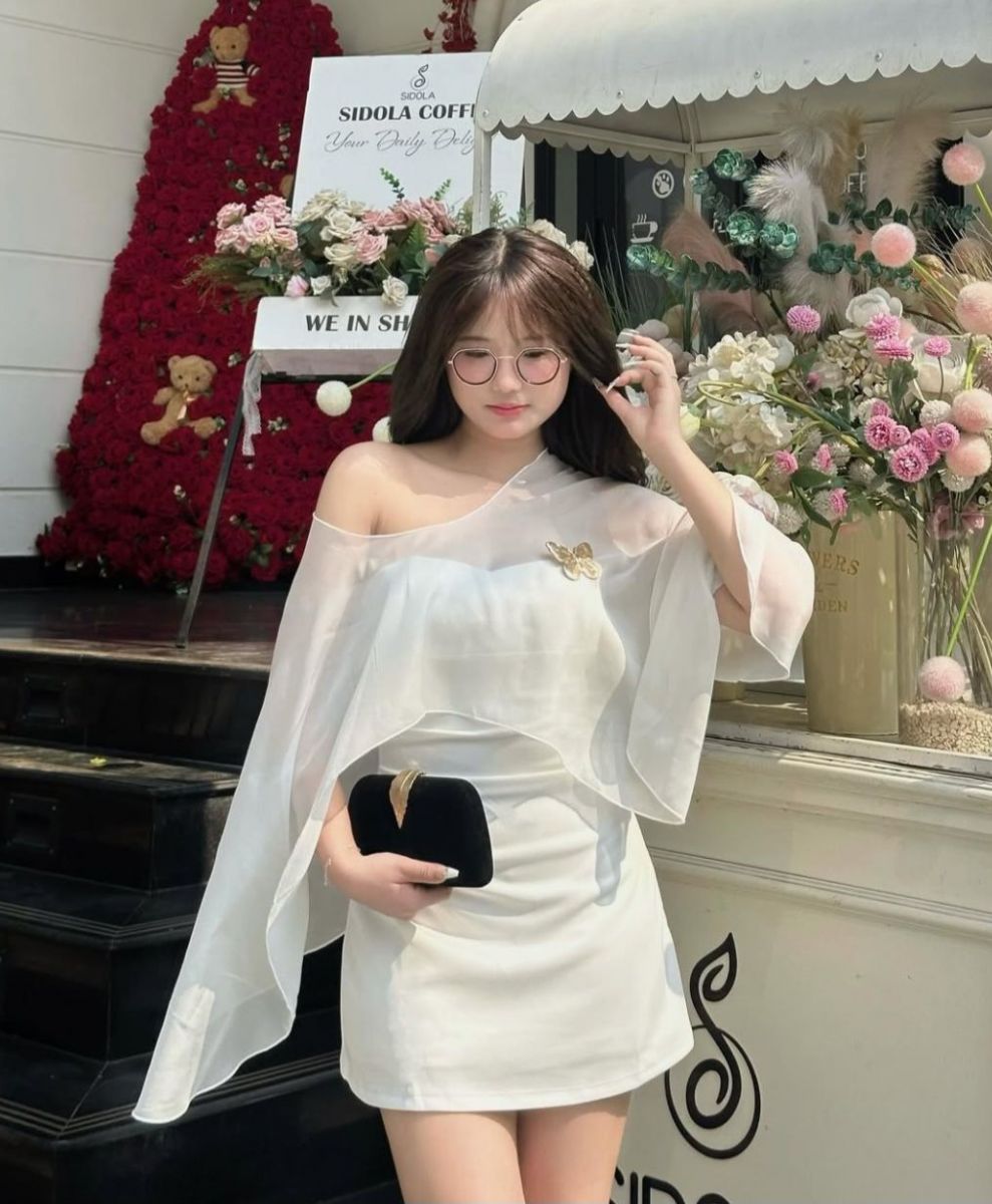 Bộ ảnh gái xinh đáng yêu trong quán cafe Sidola