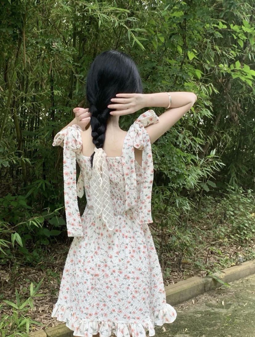 Bộ ảnh gái xinh đáng yêu trong váy hoa cho ngày nắng