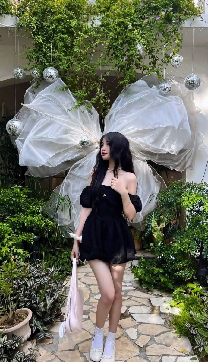 Anh Gai Xinh Mac Vay - Khu Vườn