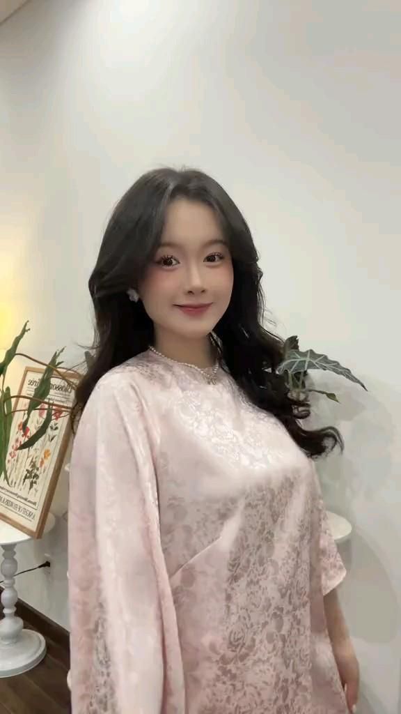 Anh Gai Xinh Mac Vay - Ánh Sáng