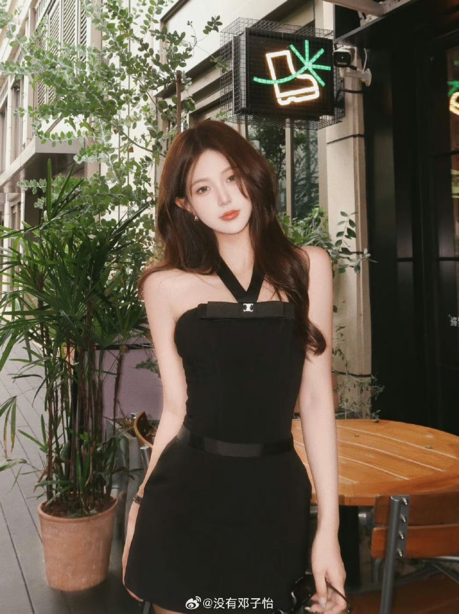 Anh Gai Xinh Mac Vay - Đầm Đen