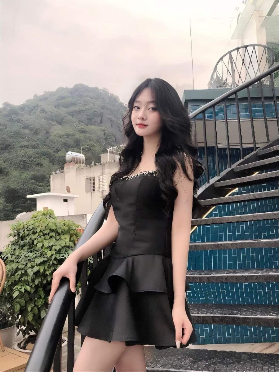 Anh Gai Xinh Mac Vay - Cầu Thang