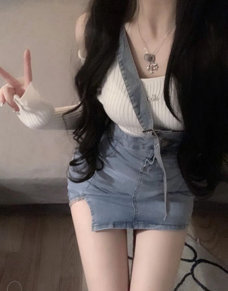 Anh Gai Xinh Mac Vay - Áo Thun Trắng