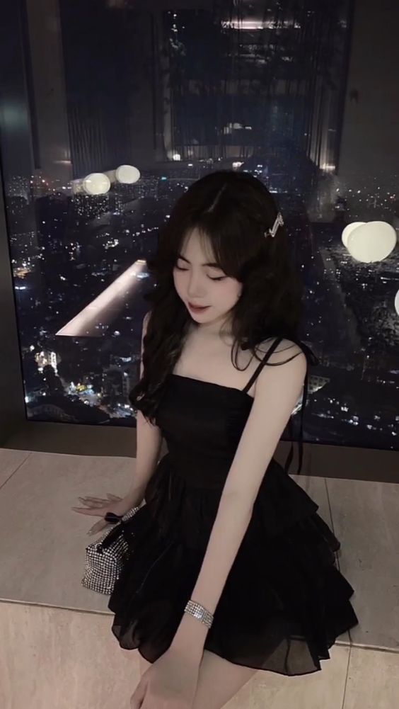 Anh Gai Xinh Mac Vay - Cô Gái Trẻ