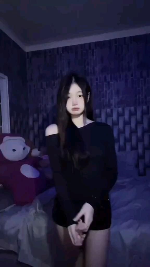 Anh Gai Xinh Mac Vay - Áo Len