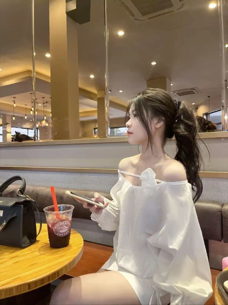 Anh Gai Xinh Mac Vay - Áo Sơ Mi Trắng