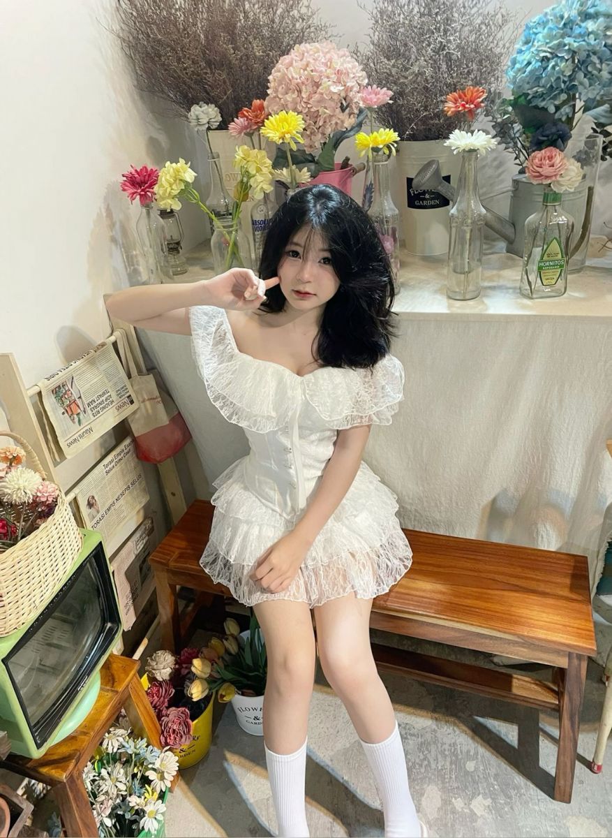 Anh Gai Xinh Mac Vay - Ghế Gỗ