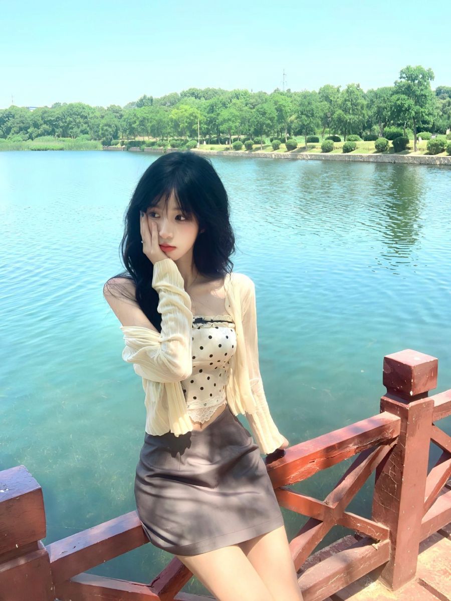 Anh Gai Xinh Mac Vay - Áo Crop Top