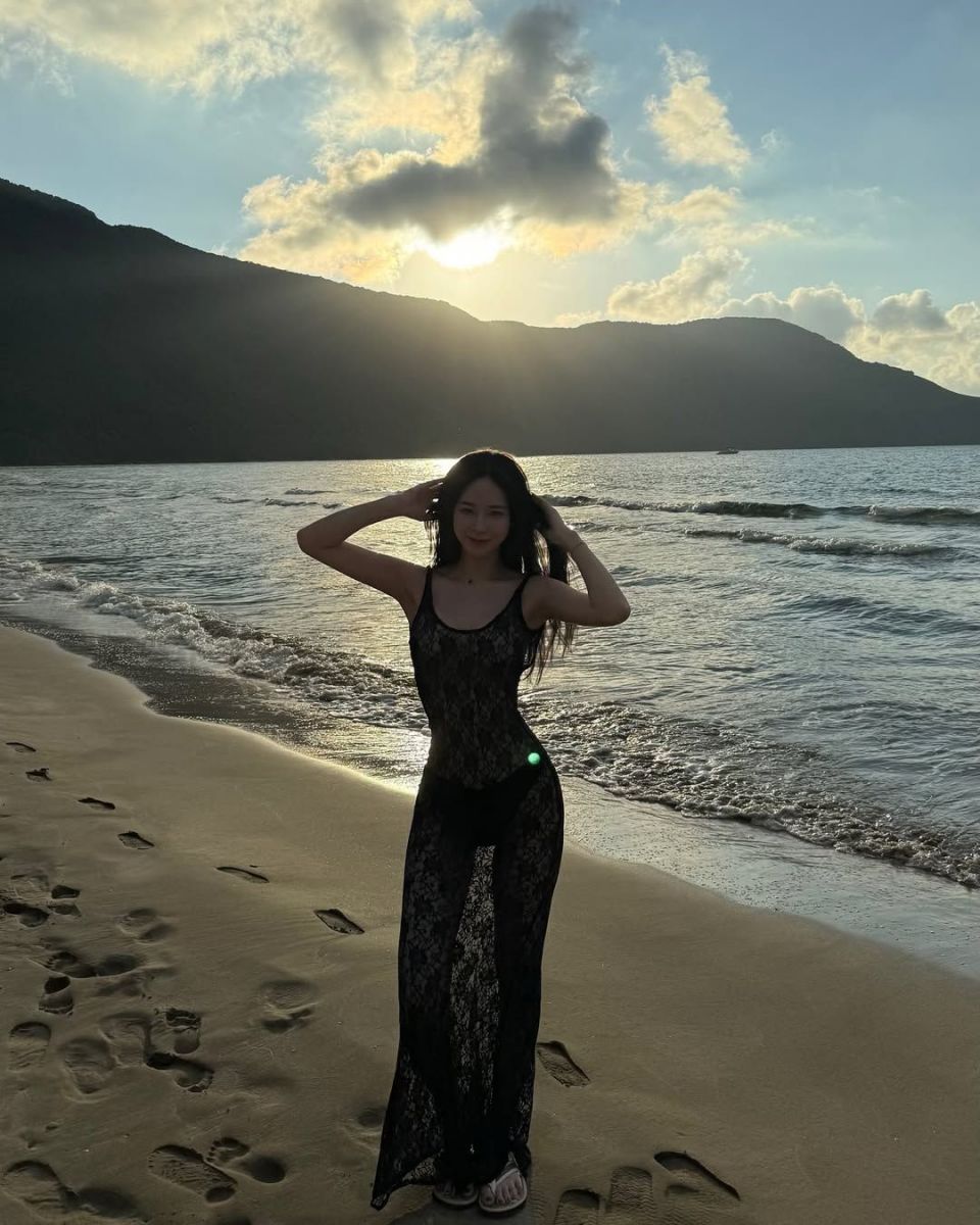 Anh Gai Xinh Mac Vay - Bãi Biển