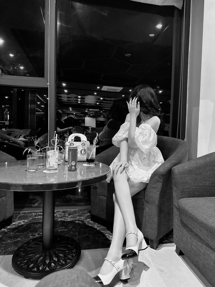Anh Gai Xinh Mac Vay - Cafe Sang Trọng