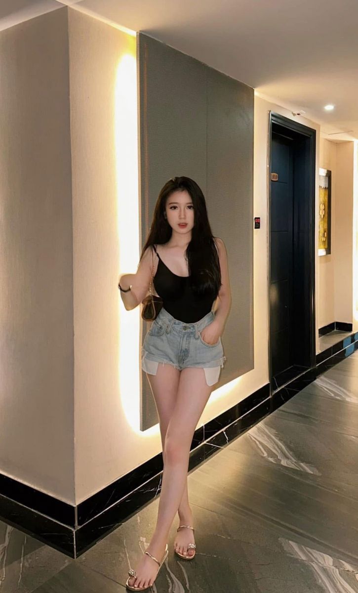 Anh Gai Xinh Mac Vay - Áo Hai Dây