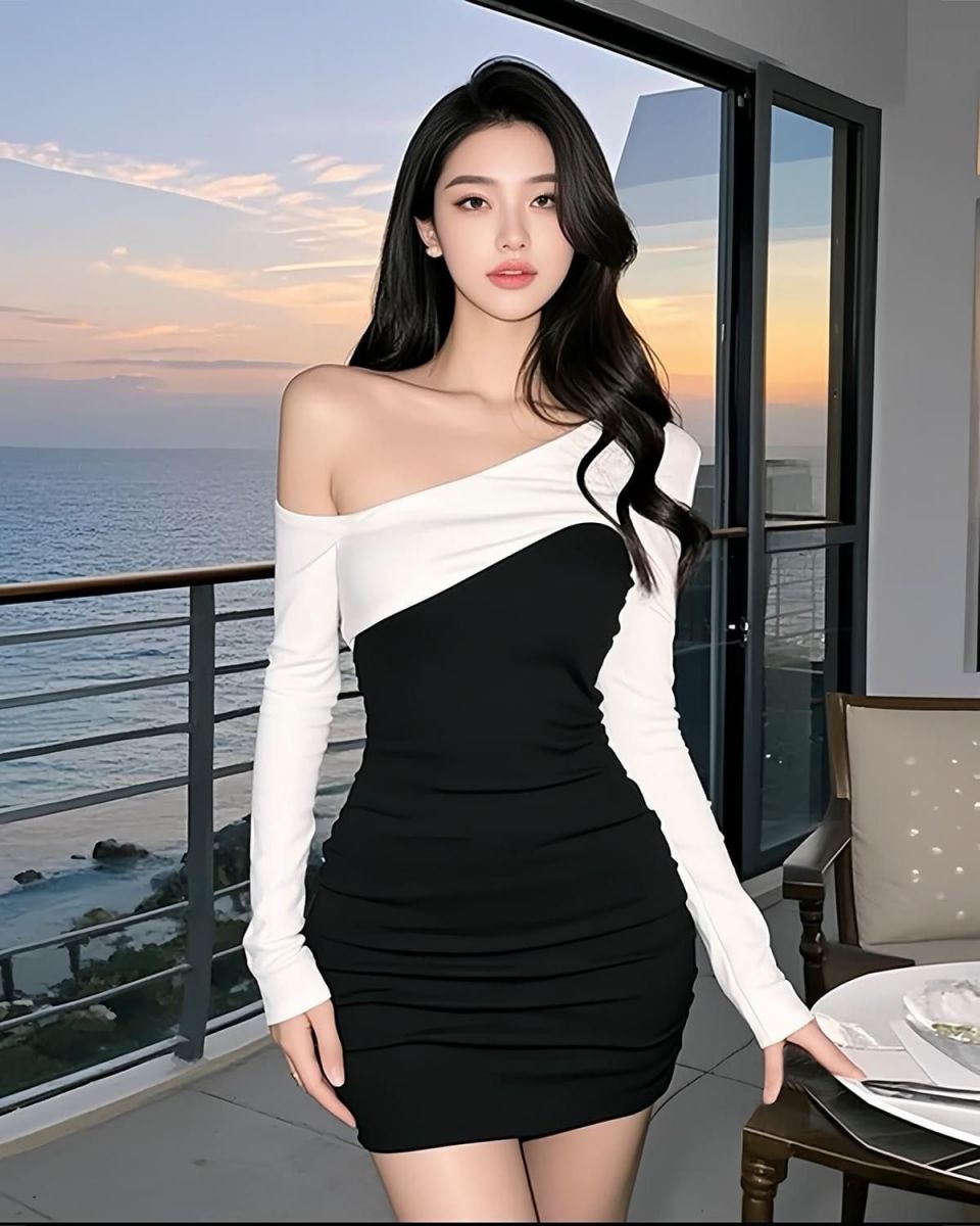 Cô gái trong chiếc váy ôm, ngắm hoàng hôn bên cửa sổ