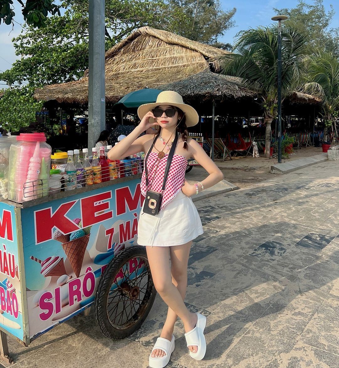 Anh Gai Xinh Mac Vay - Áo Croptop