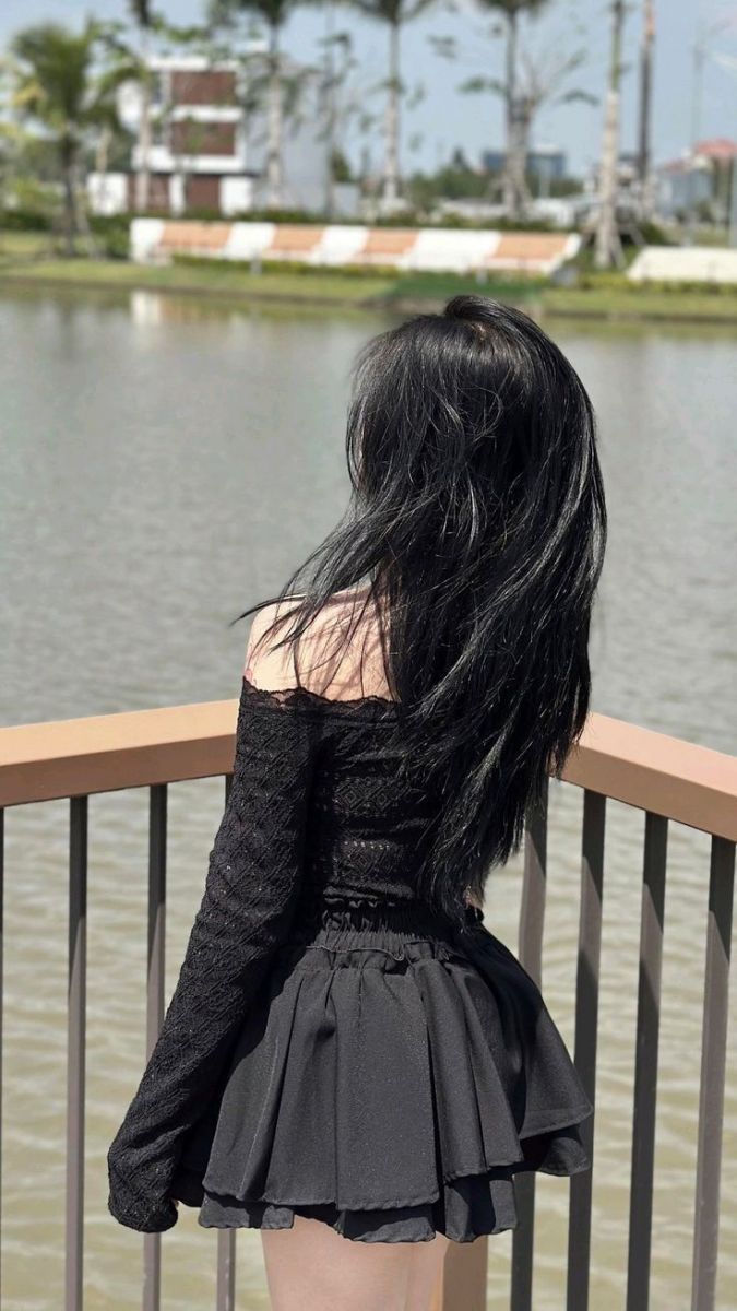 Anh Gai Xinh Mac Vay - Áo Đen