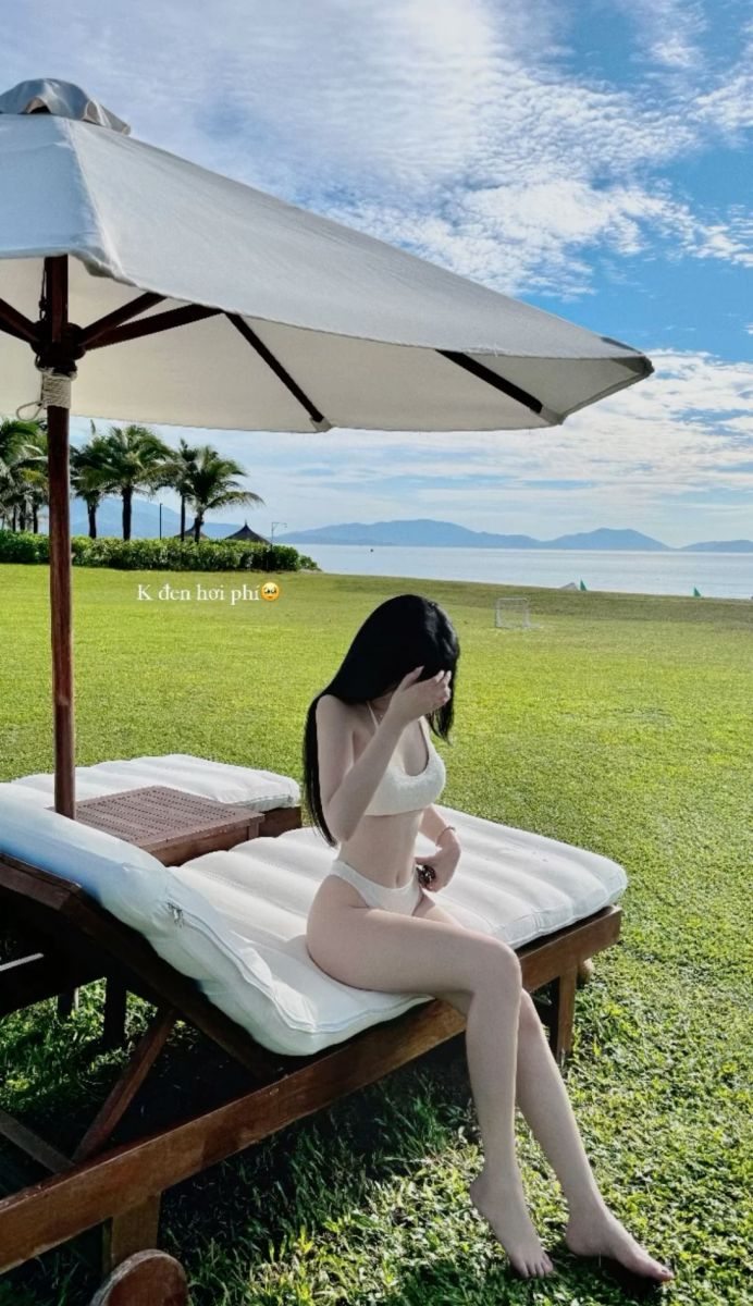 Anh Gai Xinh Mac Vay - Bãi Biển