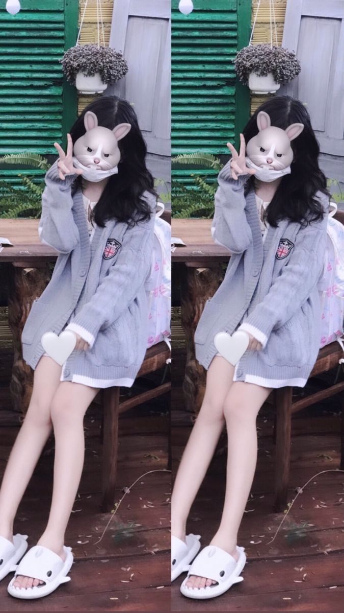Gái đẹp mặc áo cardigan xám tại quán cà phê