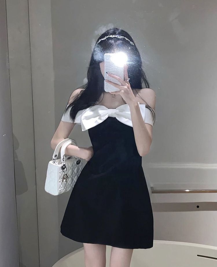 Gái xinh dáng duyên dáng trong đầm đen, selfie xinh đẹp