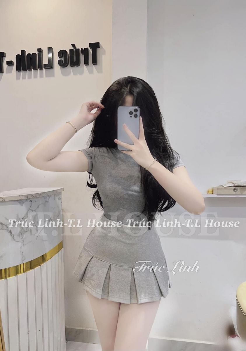 Gái xinh không mặc đồ nhảy đầy quyến rũ