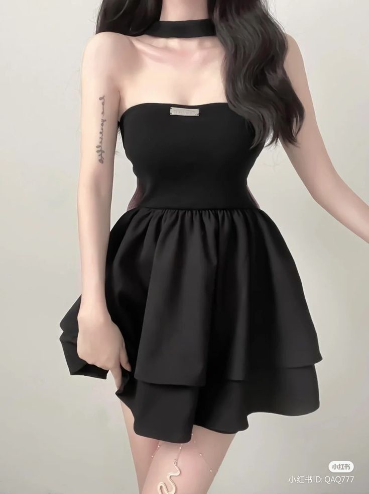 Gái xinh tự tin trong đầm đen ngọt ngào