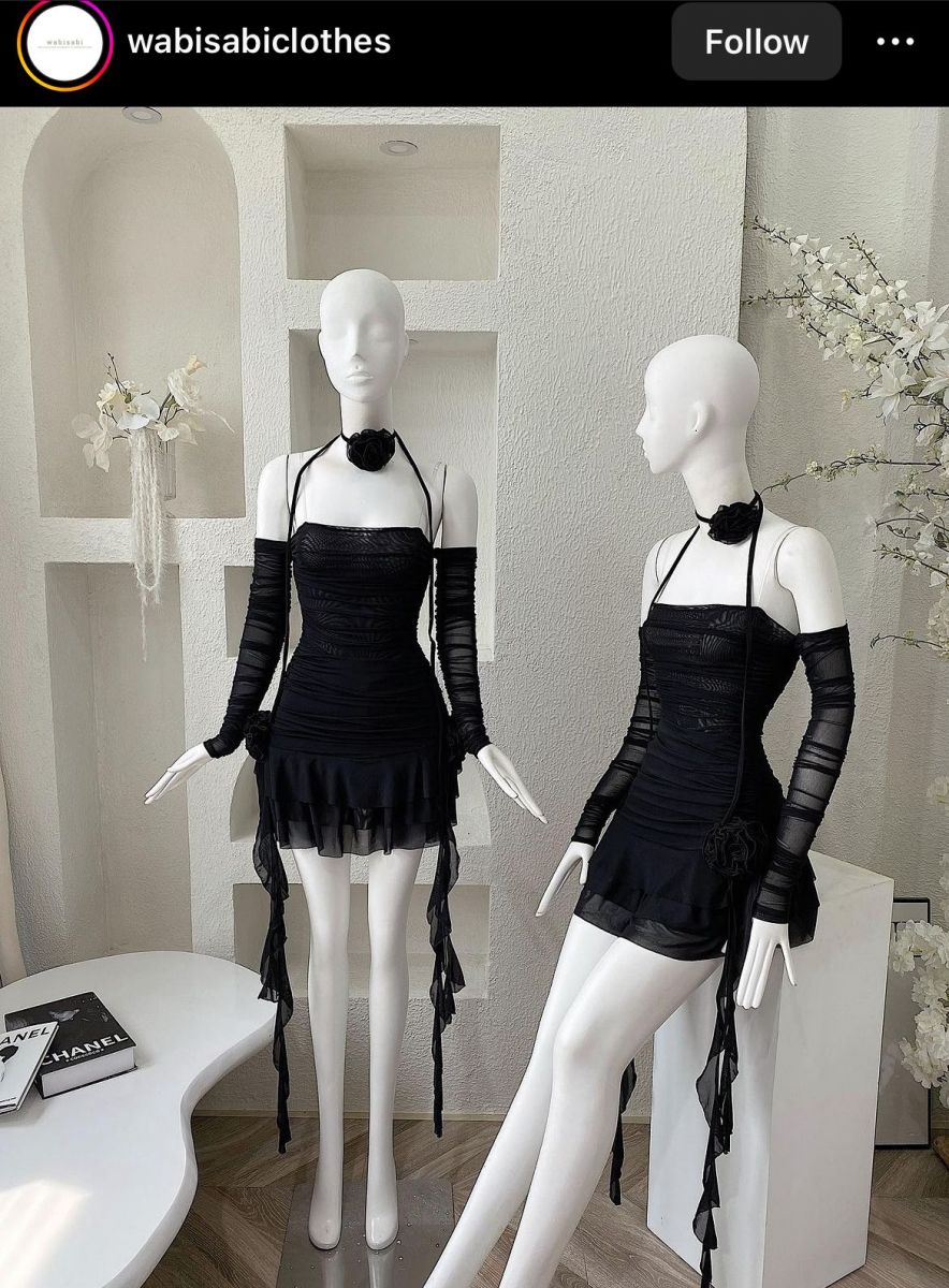 Hình ảnh mannequin nữ trong bộ sắt và áo dài