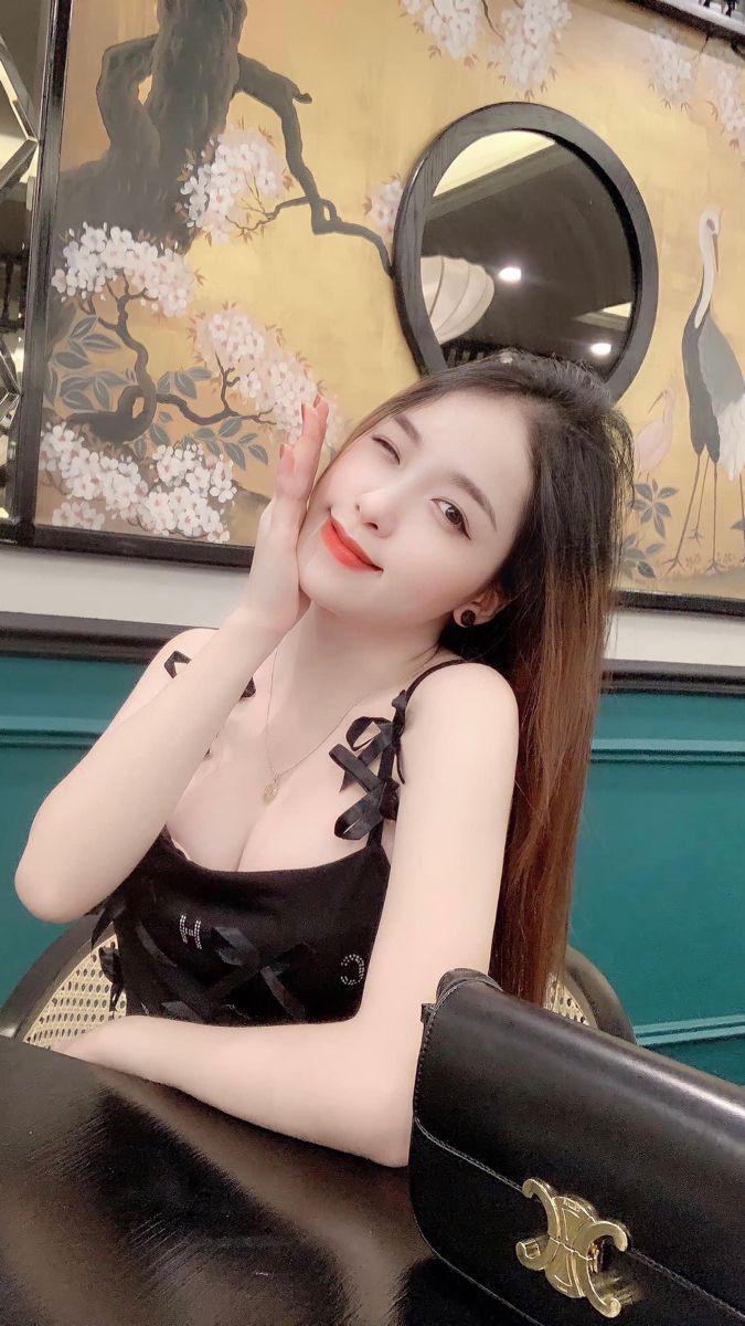 Ảnh gái xinh che mặt gợi cảm