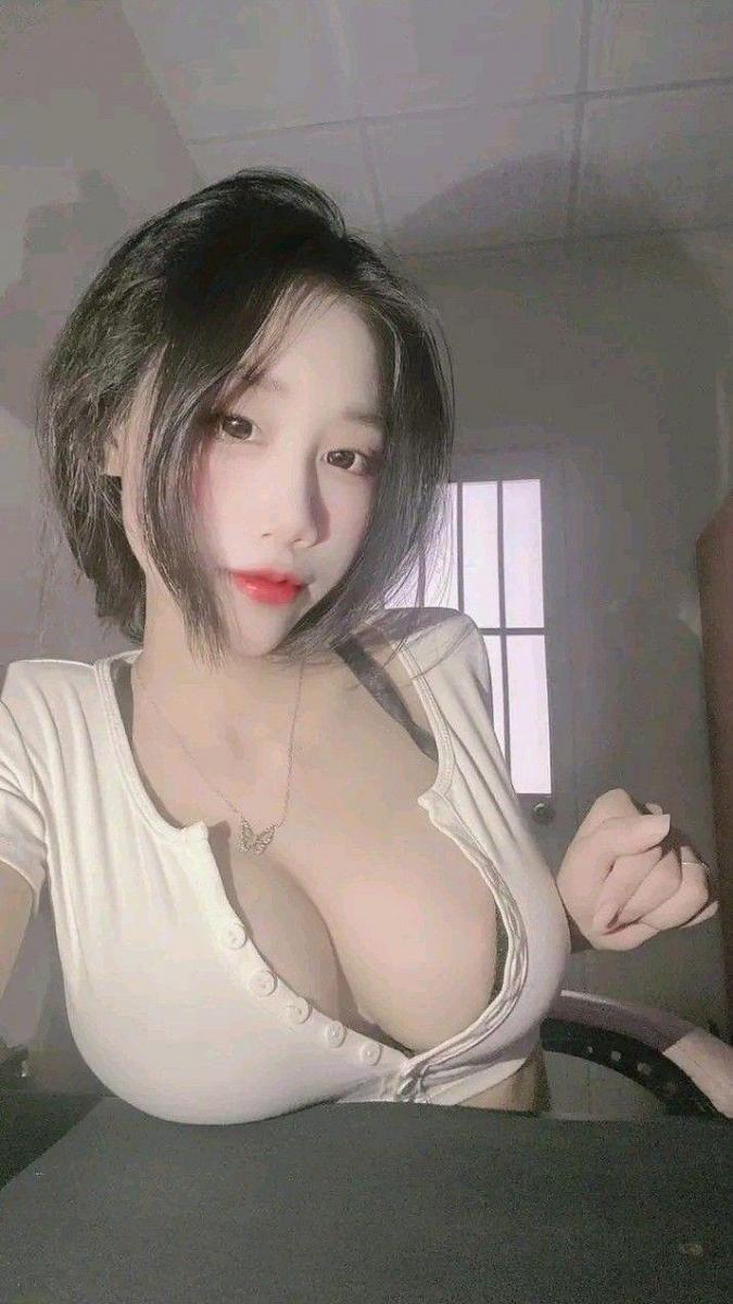 Ảnh Gái Sexy Đẹp Như Hoa Trên Facebook
