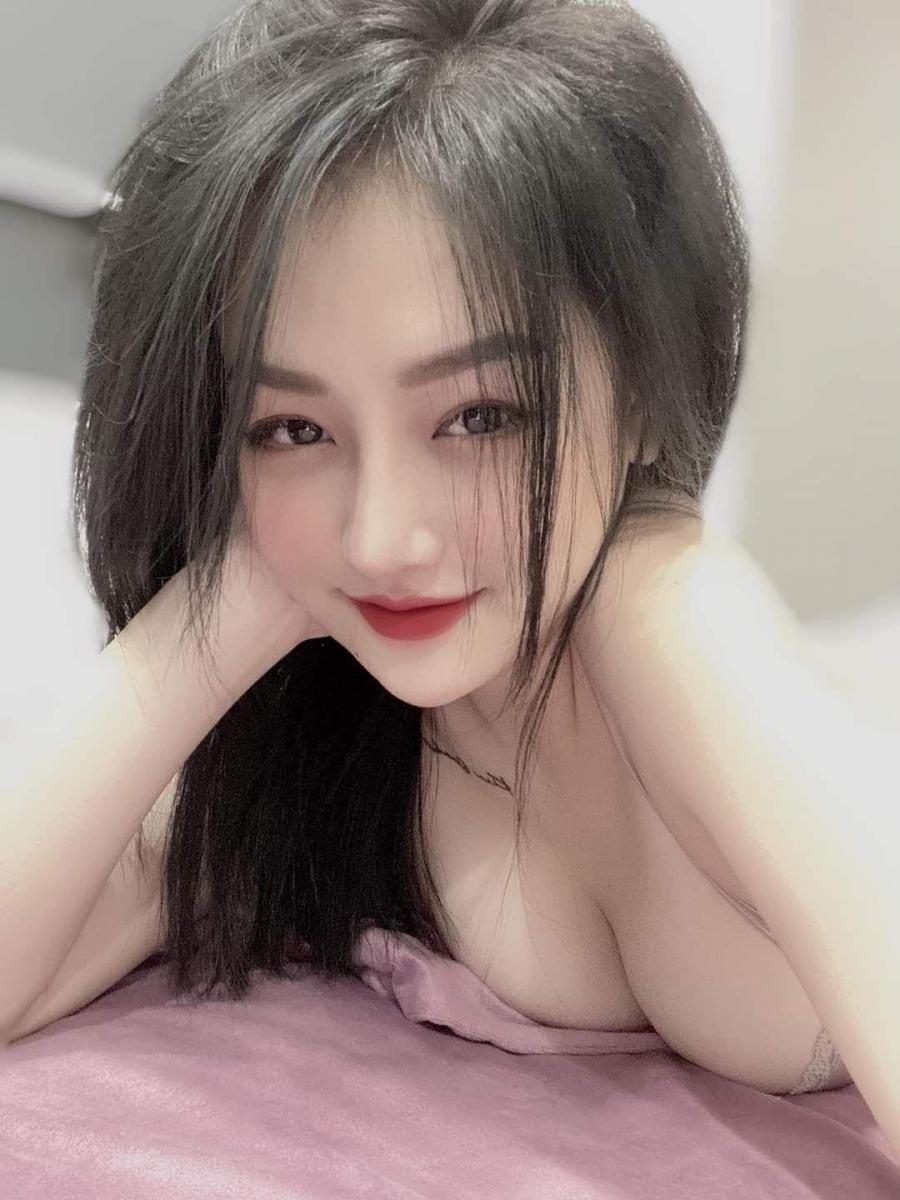 Gái xinh che mặt với mắt kính đẹp tại Riyadh