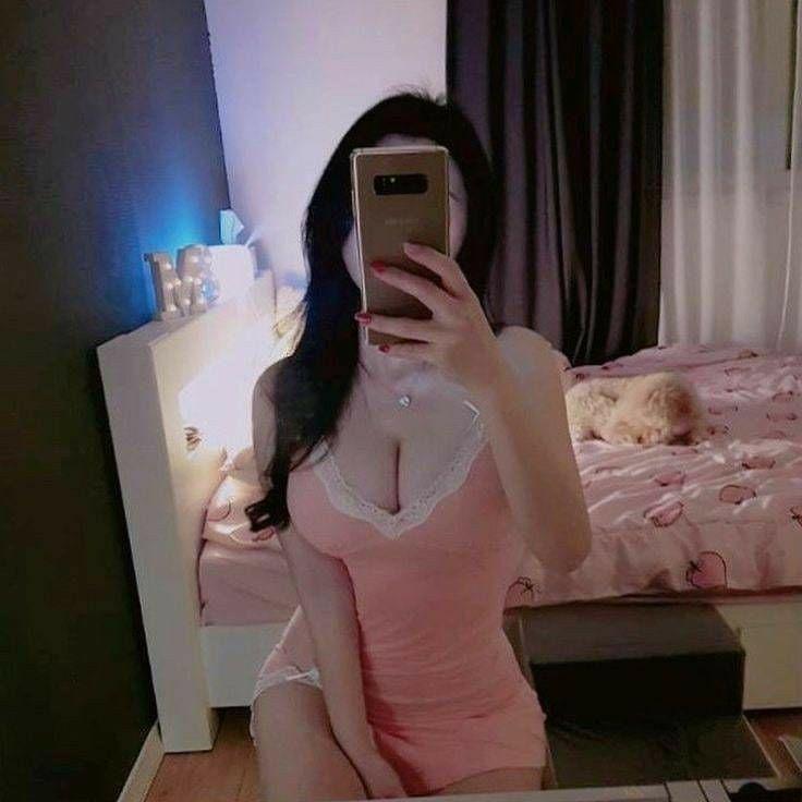 Ảnh gái xinh dễ thương trong váy ngủ
