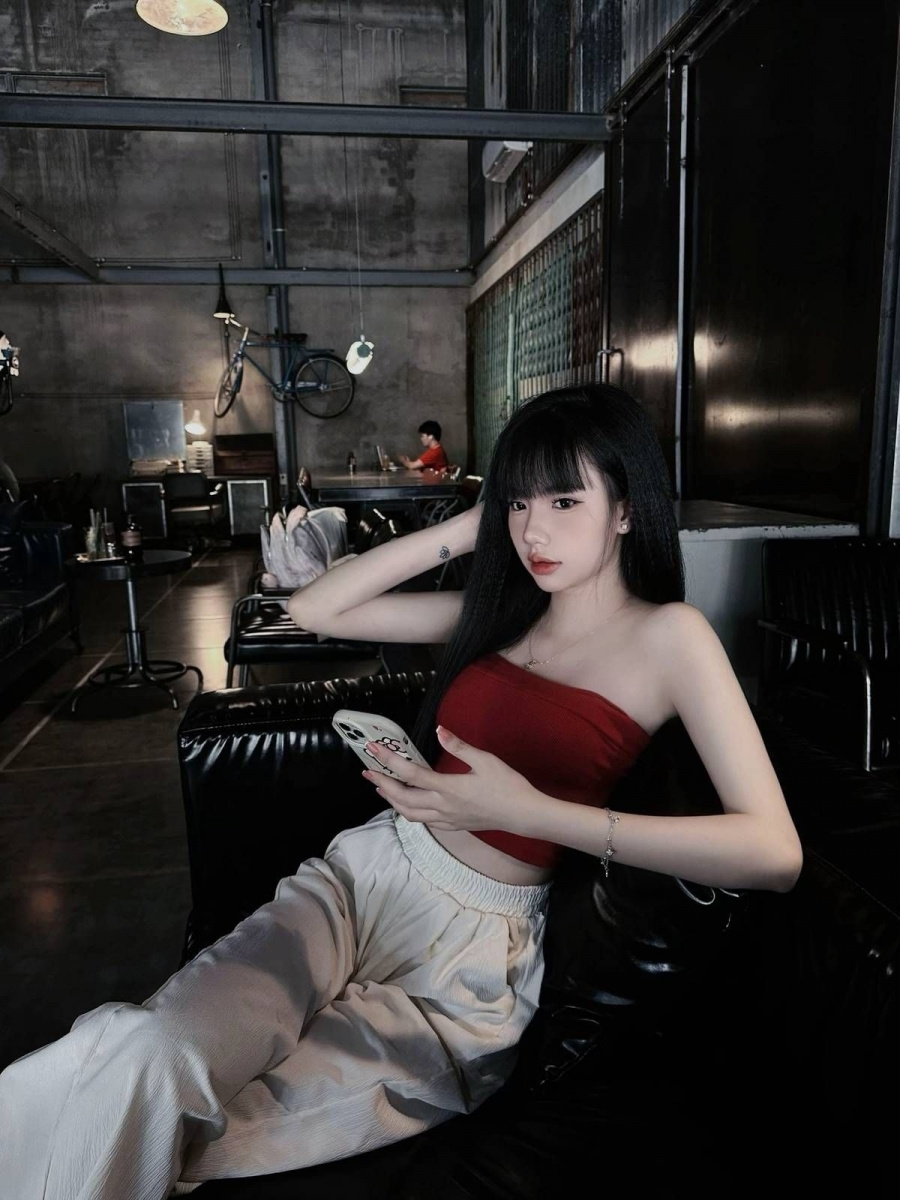 Ảnh mạng xinh gái với tóc mai quyến rũ
