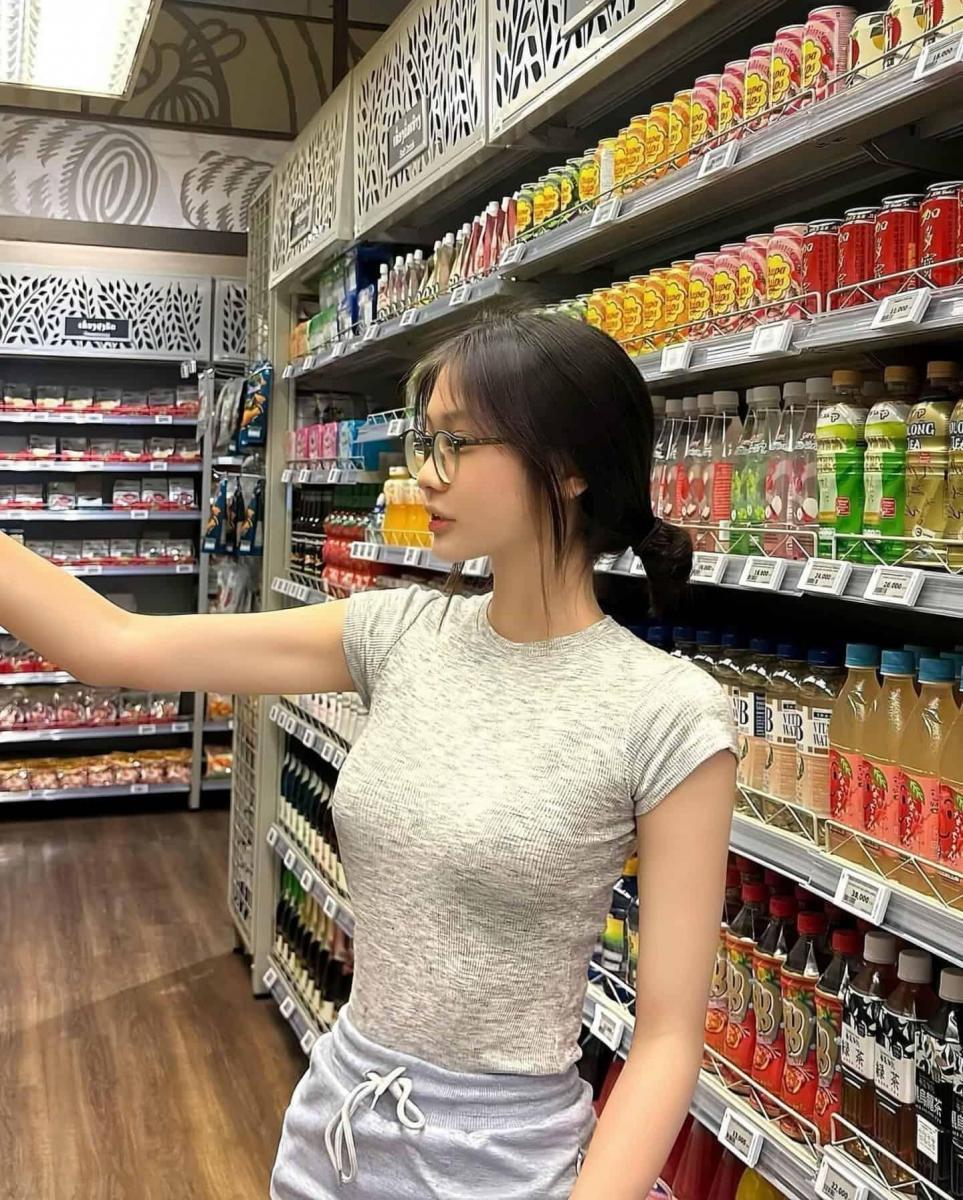 Ảnh gái xinh khoe hàng đẹp tại siêu thị