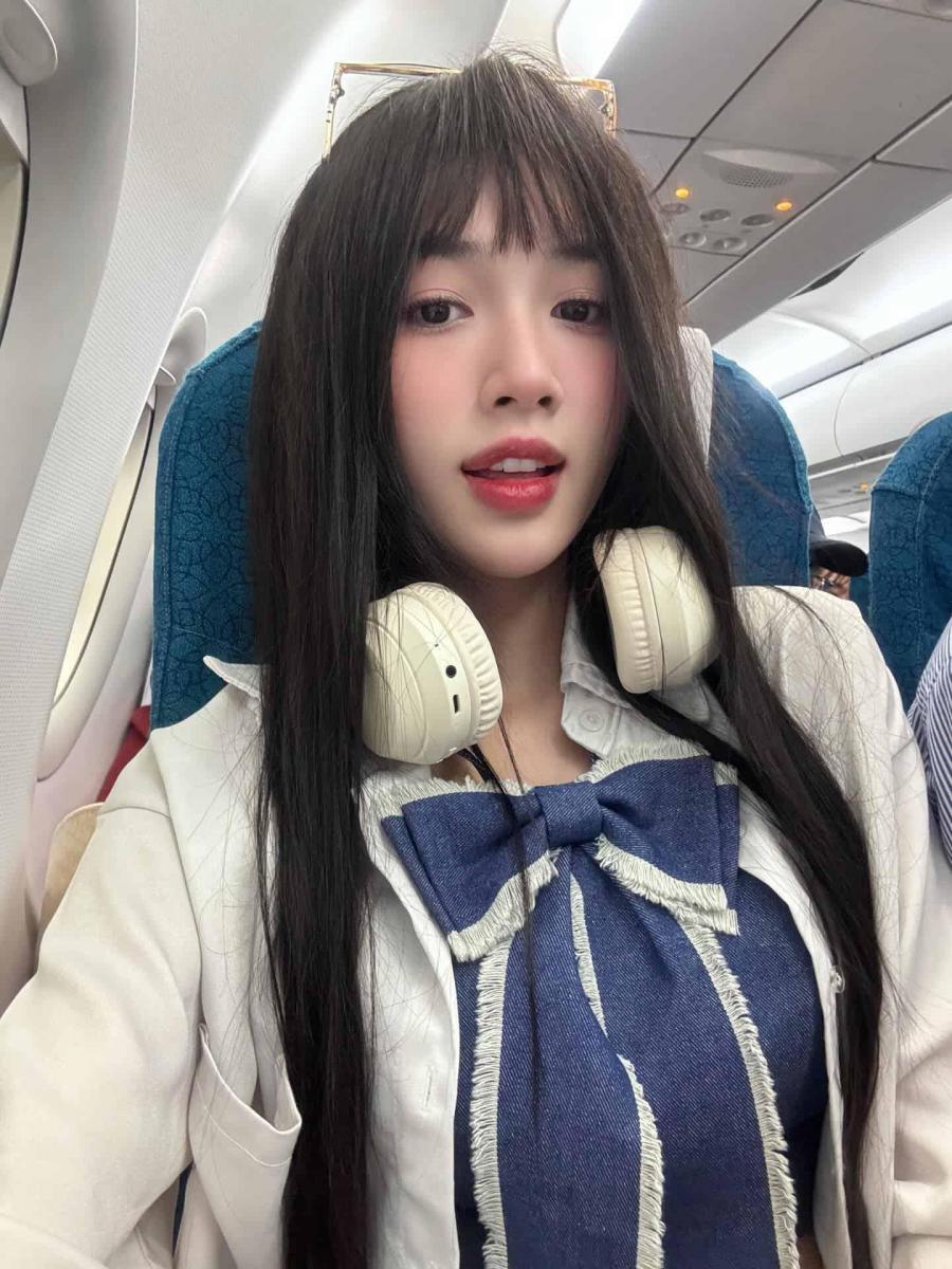 Ngực To Biểu Cảm Đáng Yêu