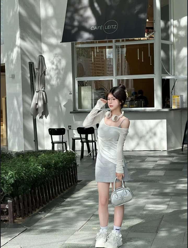 Gái Xinh Ngực To Cái Túi Trắng Sắc