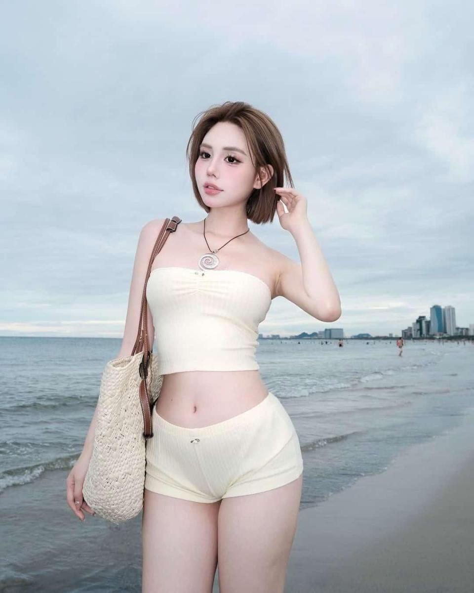 Ảnh gái xinh đẹp ngực to đa sắc đẹp