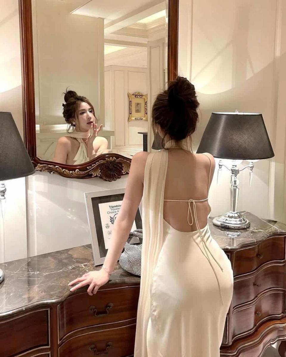 Gái Xinh Mặc Quần Đùi Khoe Dáng