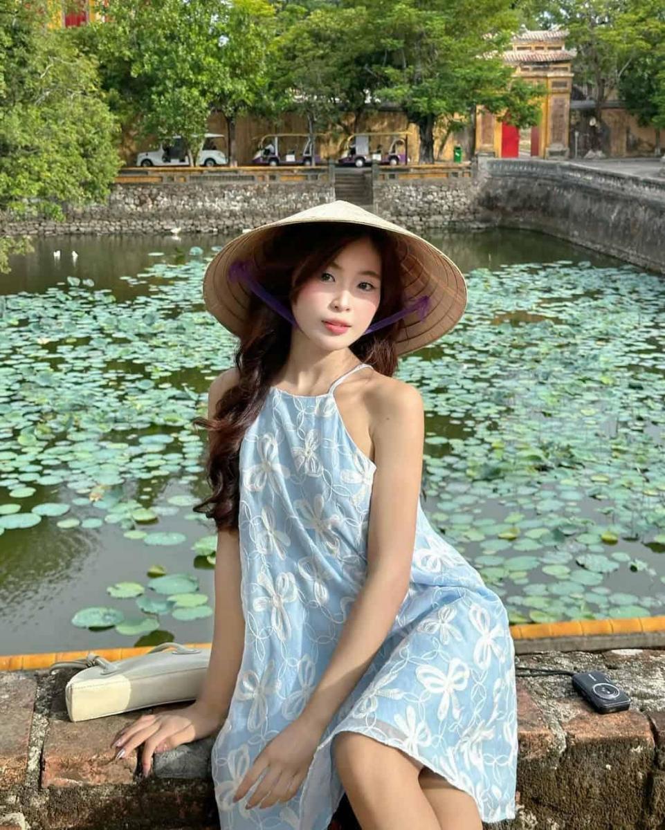Ảnh gái xinh mặc váy trắng ngày Tết