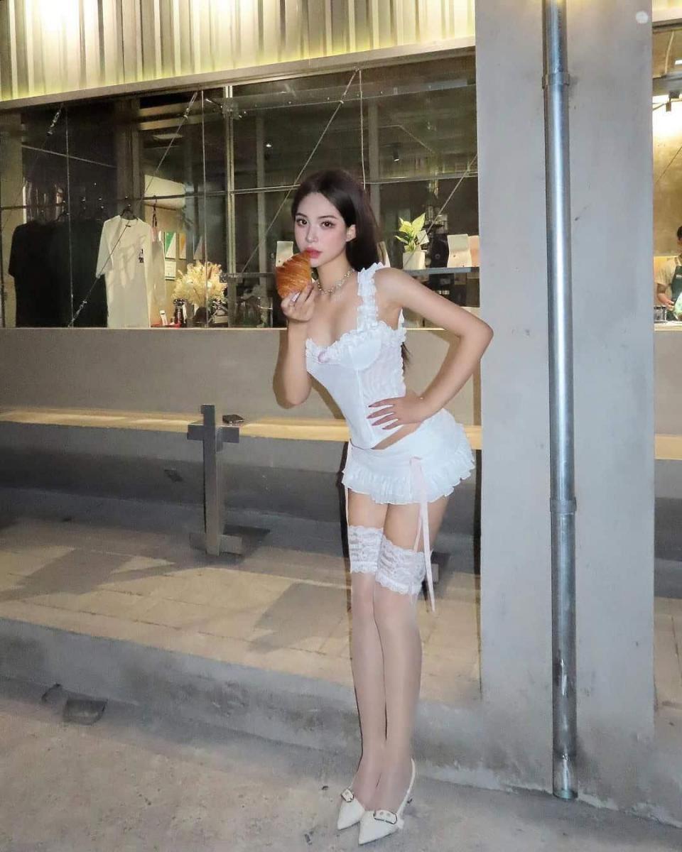 Ảnh đẹp gái xinh ngực to, đùi chân sắc đẹp