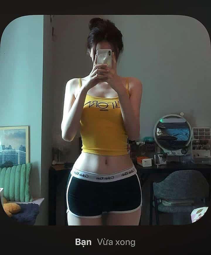 Gái xinh mặc áo lọt khe và áo sexy