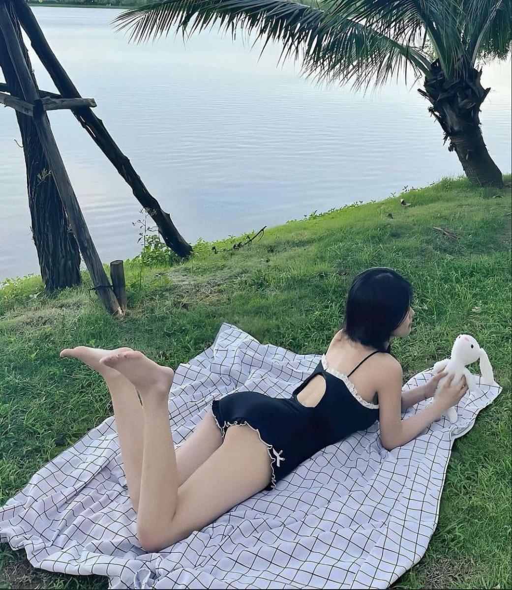 Ảnh gái xinh xinh ngực to mùa hè