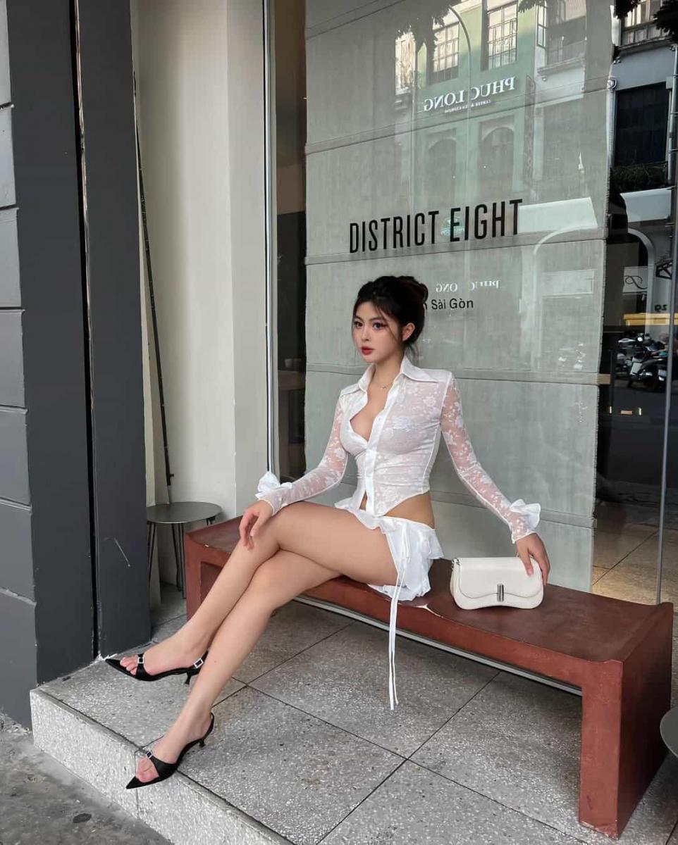 Ảnh gái xinh ngực to, dáng đẹp trong thời trang sexy