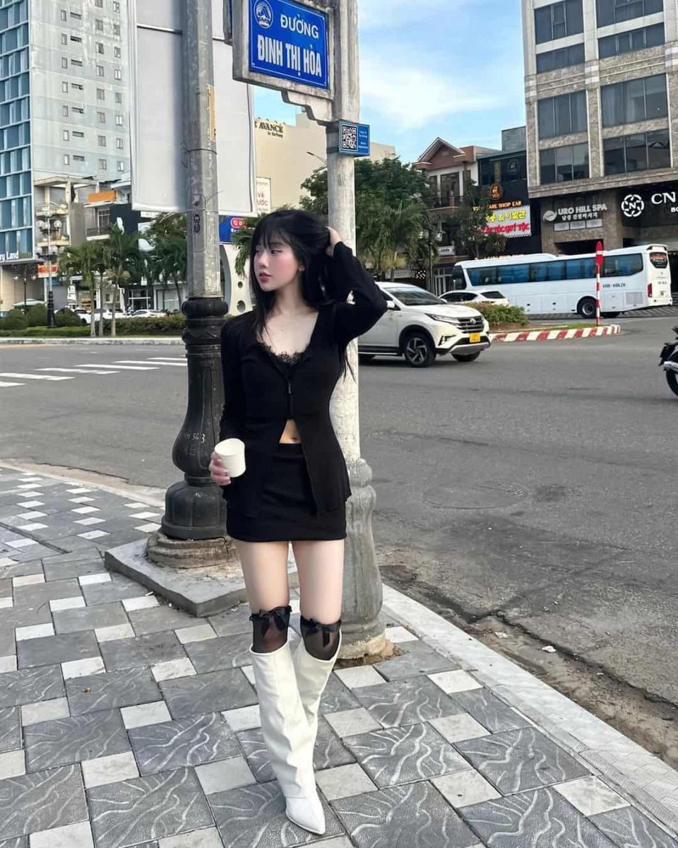 Hình gái xinh cộp với ngực to, đùi sắc đẹp thời trang