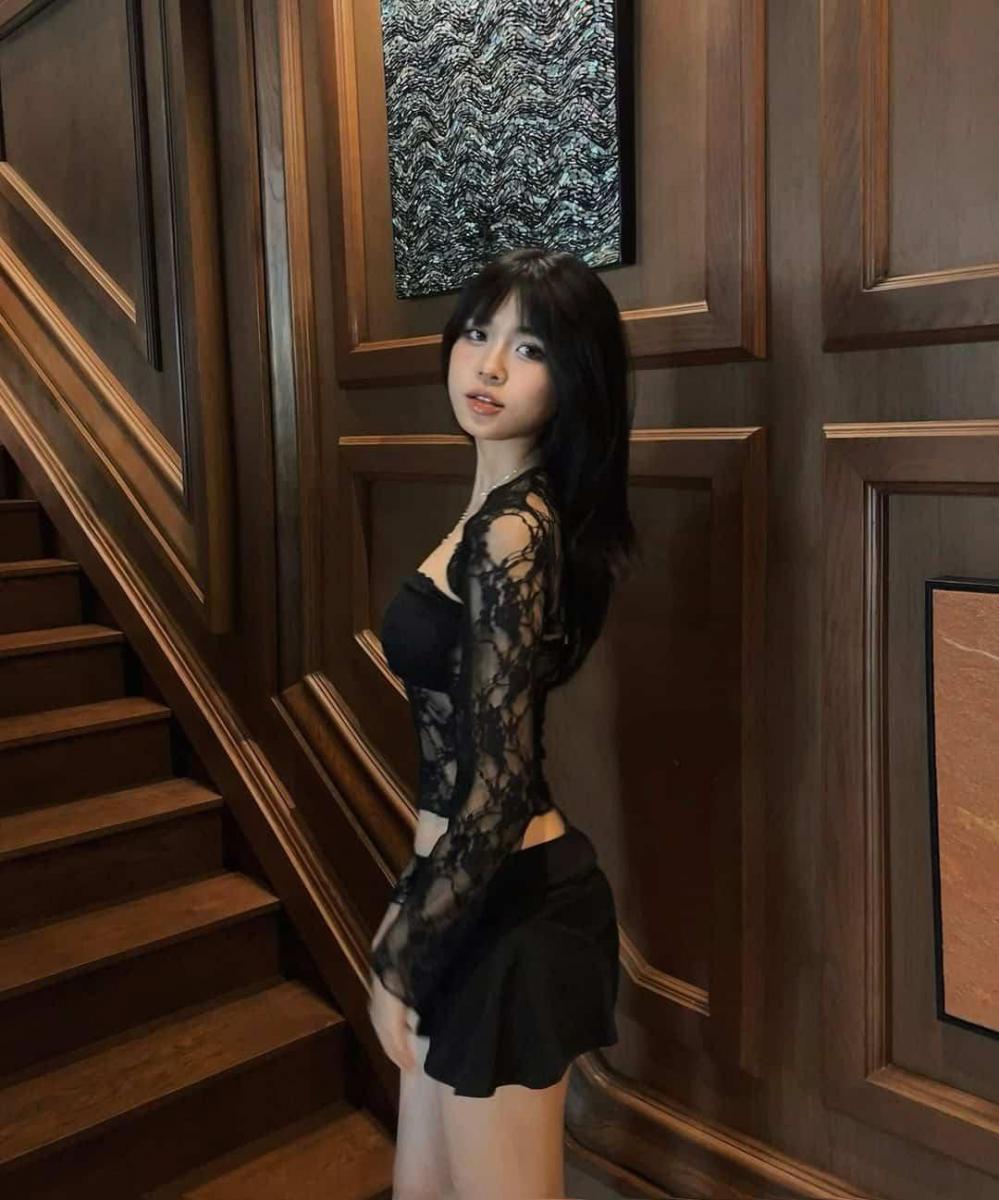Ảnh gái xinh đẹp cute với ngực to và đùi sắc đẹp