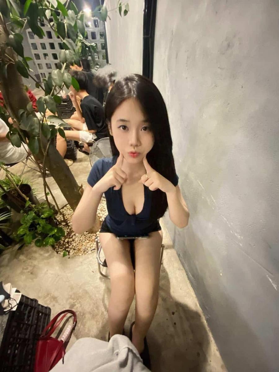 Gái xinh 2k5 và cô gái xinh đẹp trong bộ ảnh ngực to đùi sắc đẹp