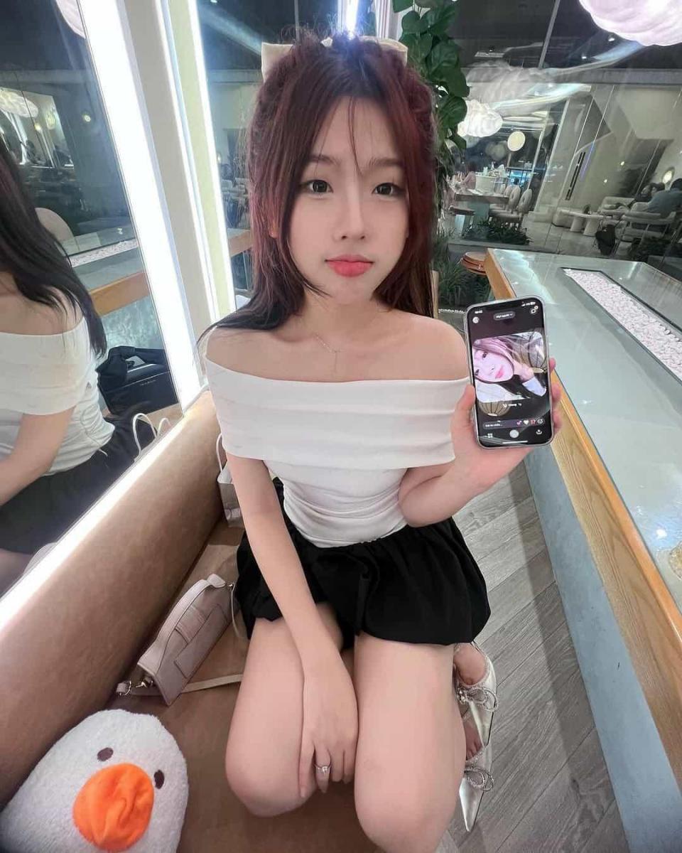 Gái Xinh Mặc Váy Ngủ