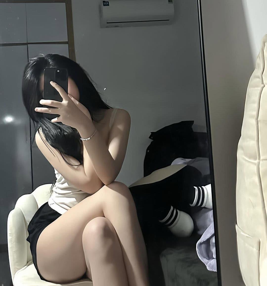 Ảnh gái xinh cute với tóc đen dài
