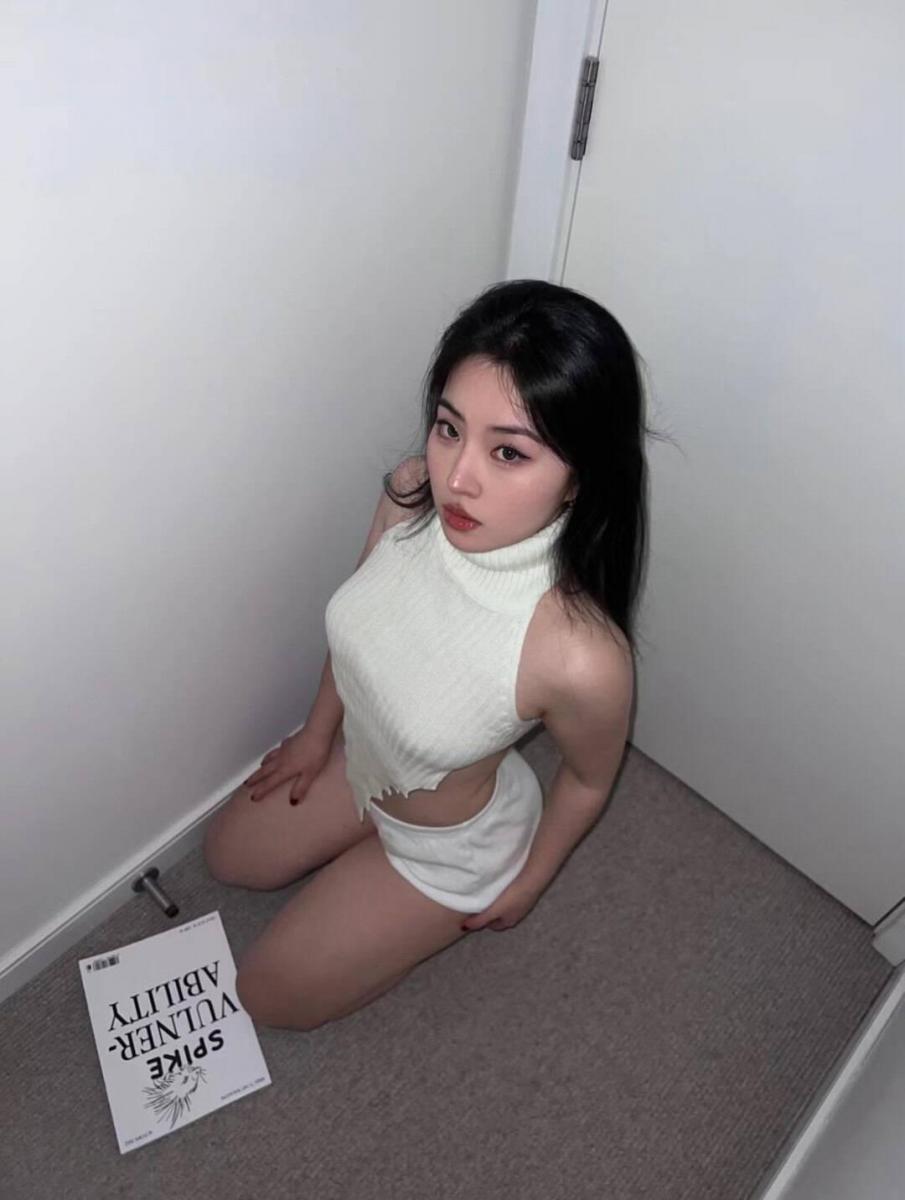 Gái Xinh Ngực To Duy Tóc Đen Thắt Lưng
